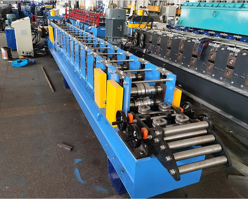 Machine de formage à rouleaux pour porte à enroulement à chaîne à entraînement automatique haute vitesse