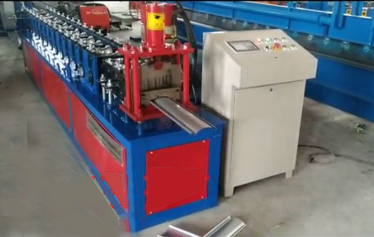 Petit pain de grande précision de porte de garage de Ppgi formant la machine automatique