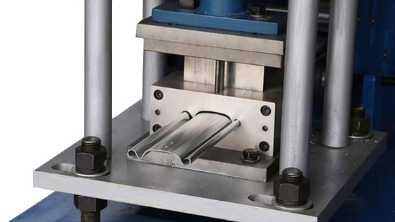 0.3-2MM machine de formage à rouleaux de porte à volets avec 15 stations